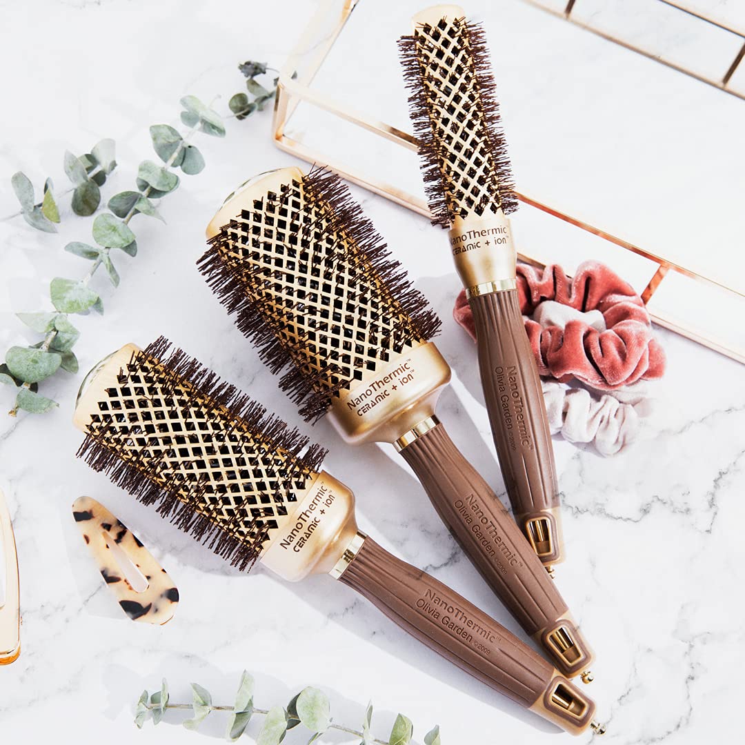 Élimine cheveux indisciplinés avec la brosse NT-44