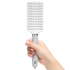 Brosse Olivia Garden avec poignée ergonomique pour un usage confortable.