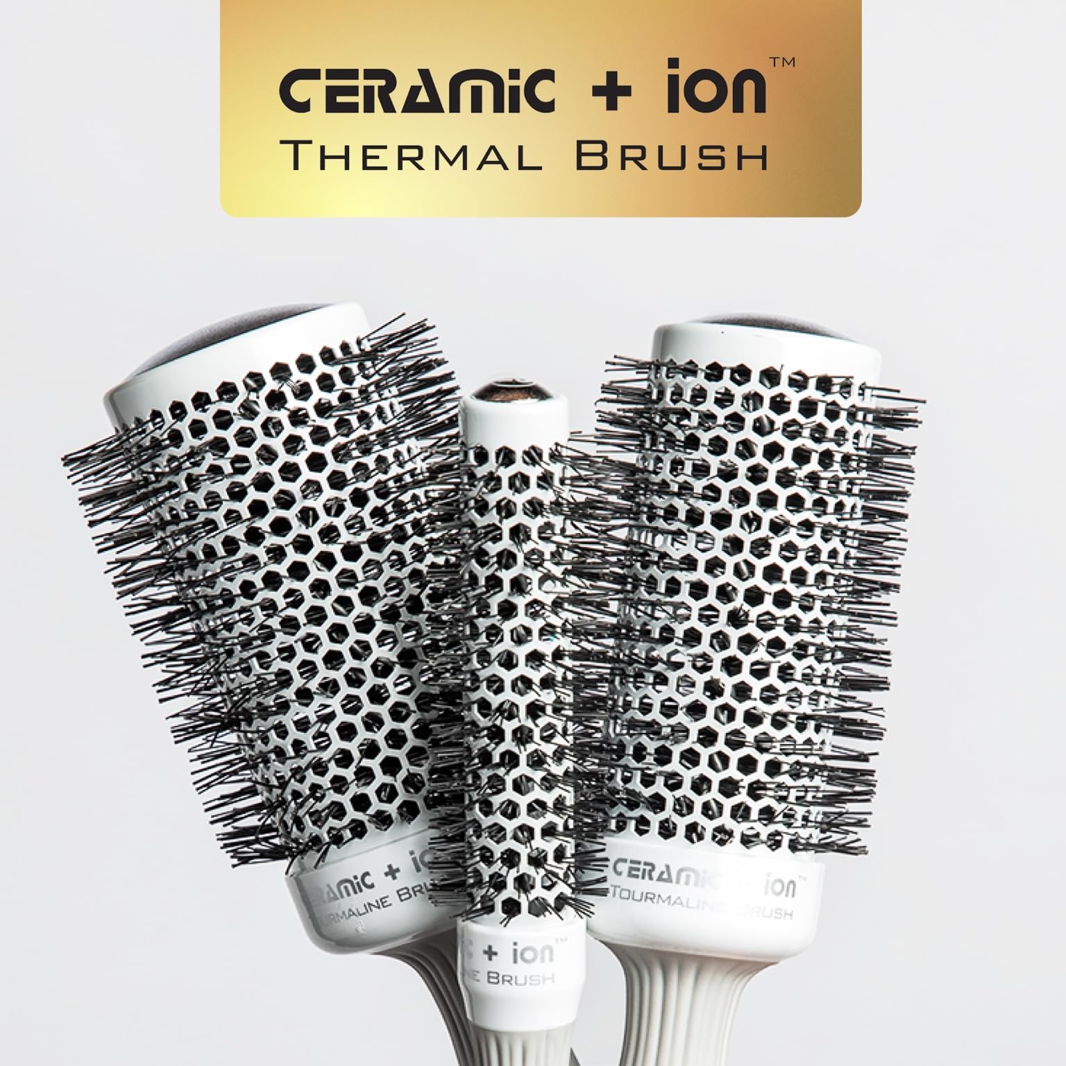 Brosse Olivia Garden avec peigne rétractable pour un coiffage précis.