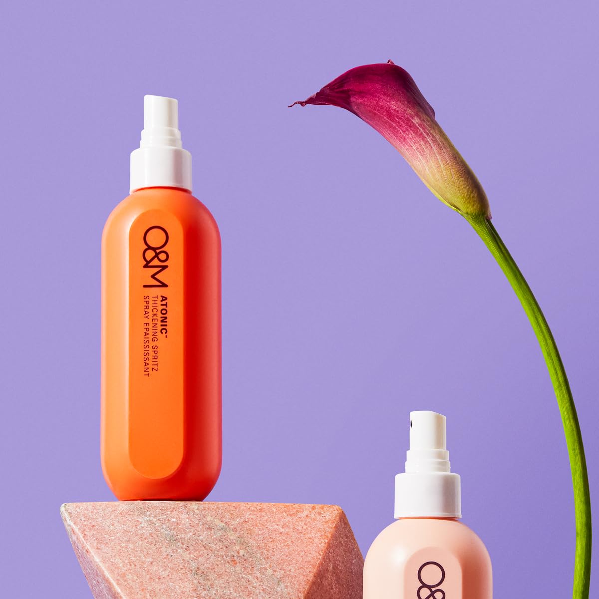 O&M Atonic démêlage douceur brillance pour cheveux faciles à coiffer.