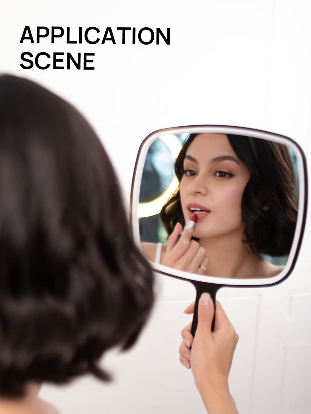 Miroir OMIRO, idéal pour rasage ou retouches quotidiennes.