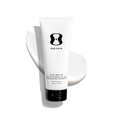 oneskin BODY SPF OS-01, bouteille avec pompe pour une application précise et rapide.