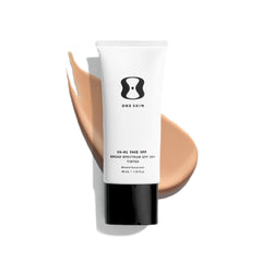 OneSkin OS-01 Face SPF30 Minéral Teinté protège le visage avec une couvrance légère.