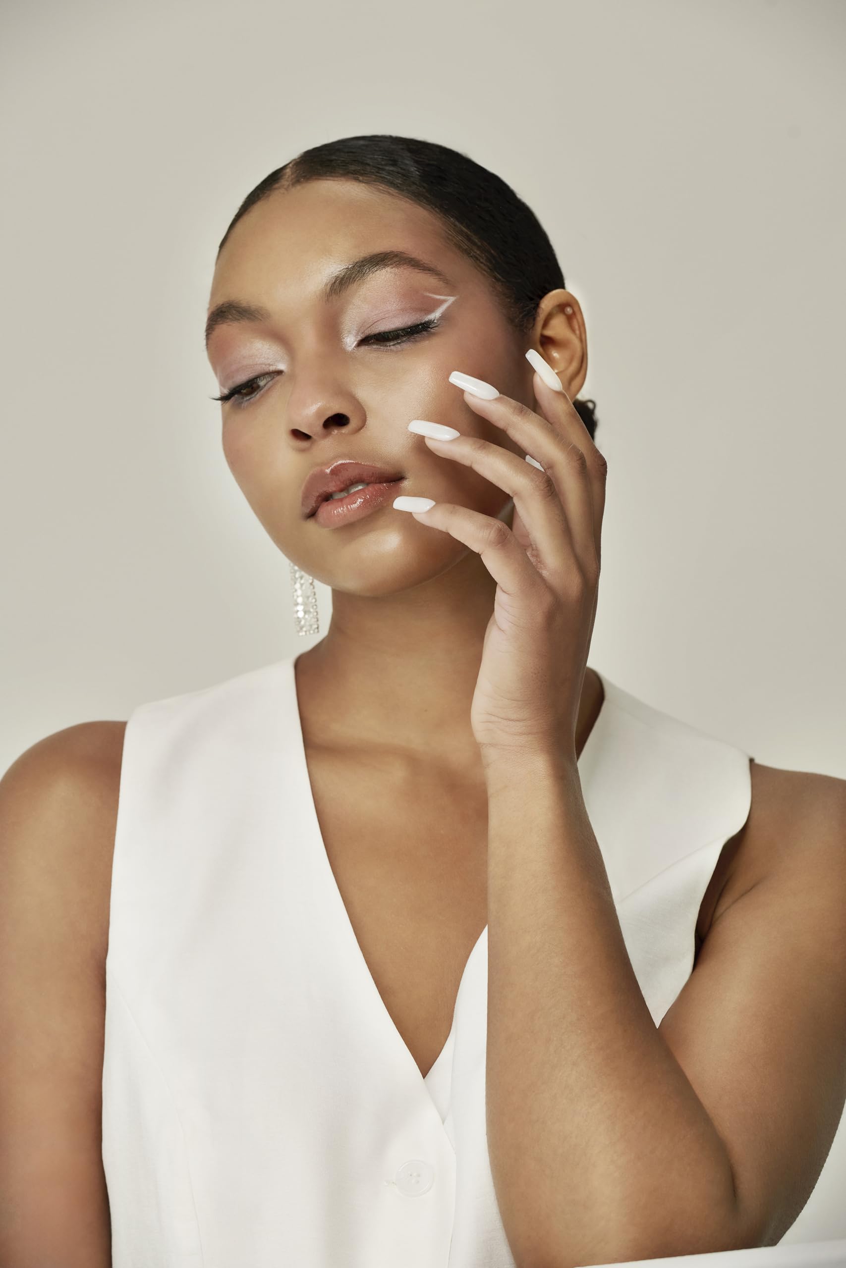 Orly GELFX Builder, échantillon ongle perle laitee, montre couleur et fini naturel.