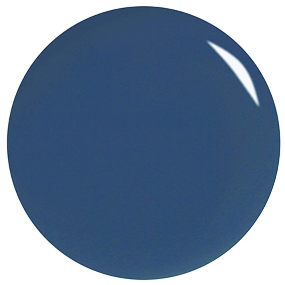Application du vernis Orly Denim Detendu pour une teinte uniforme.