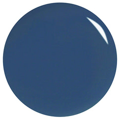 Application du vernis Orly Denim Detendu pour une teinte uniforme.
