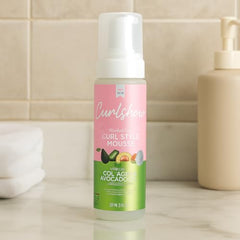ORS Curlshow Mousse – contrôle du frizz pour un style durable.