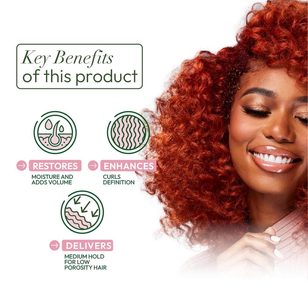 ORS Olive Oil Curlshow – application en mouvement montrant un massage capillaire nourrissant.