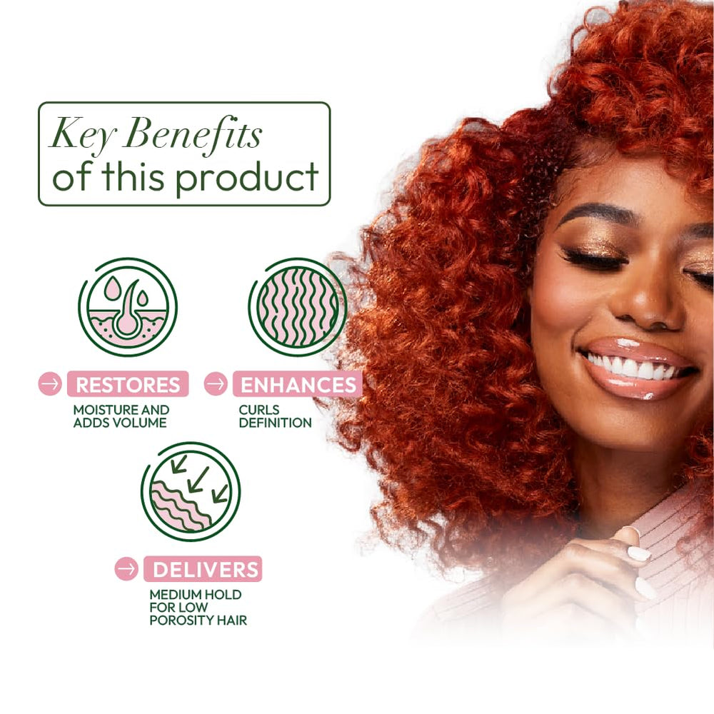 ORS Olive Oil Curlshow – application en mouvement montrant un massage capillaire nourrissant.