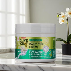 ORS Olive Oil Max Moisture avec eau de riz pour une hydratation durable.