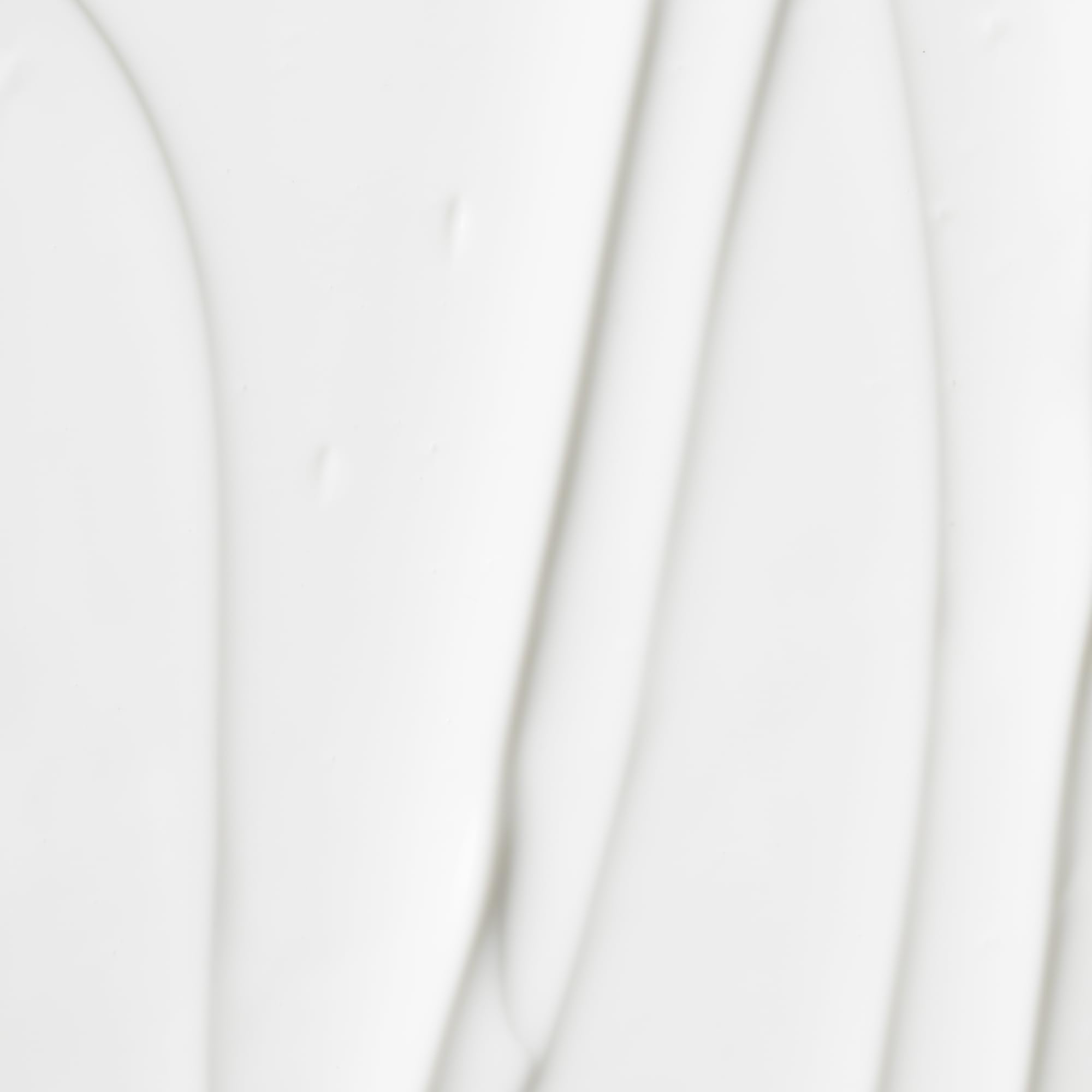 Texture soyeuse de la crème OSÉA 2oz qui fond rapidement sur la peau