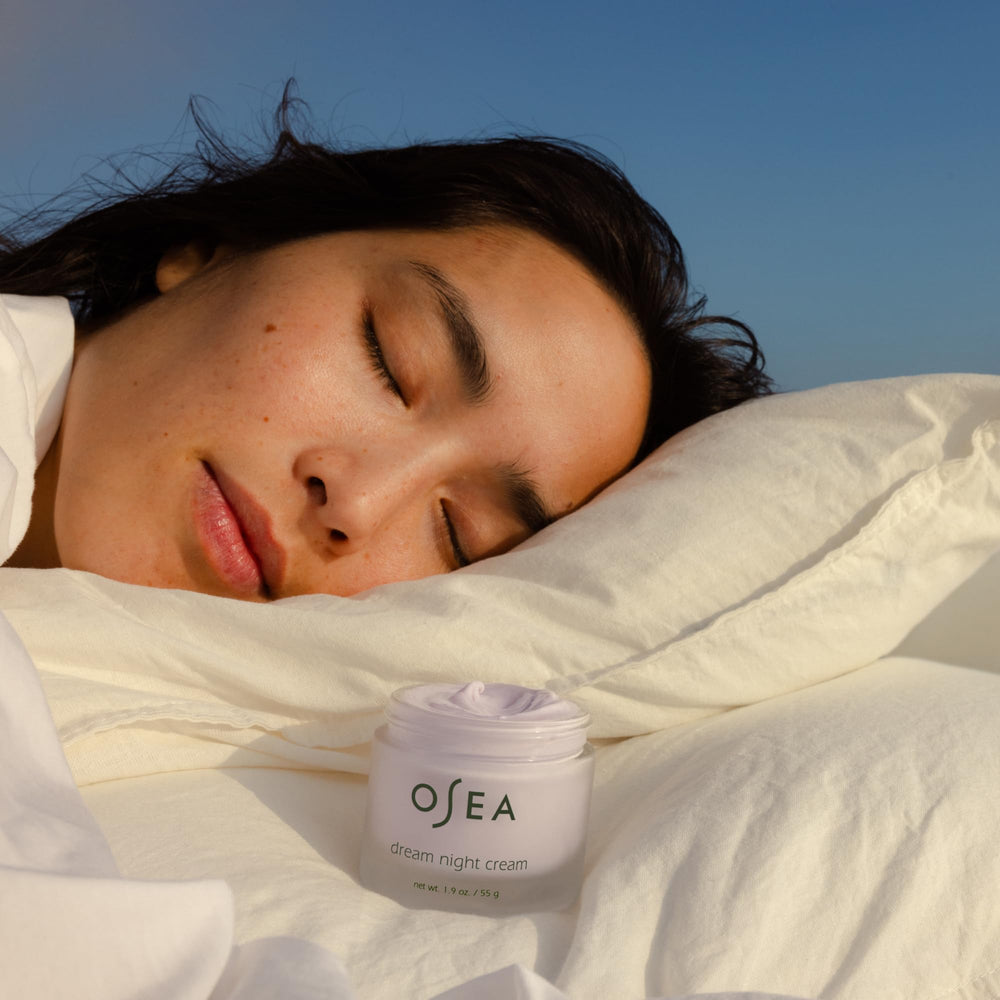 Parfum lavande de la Crème Nuit Rêve OSEA favorisant la détente