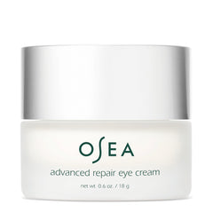 Crème contour des yeux OSEA, application douce et ciblée pour hydrater le contour.