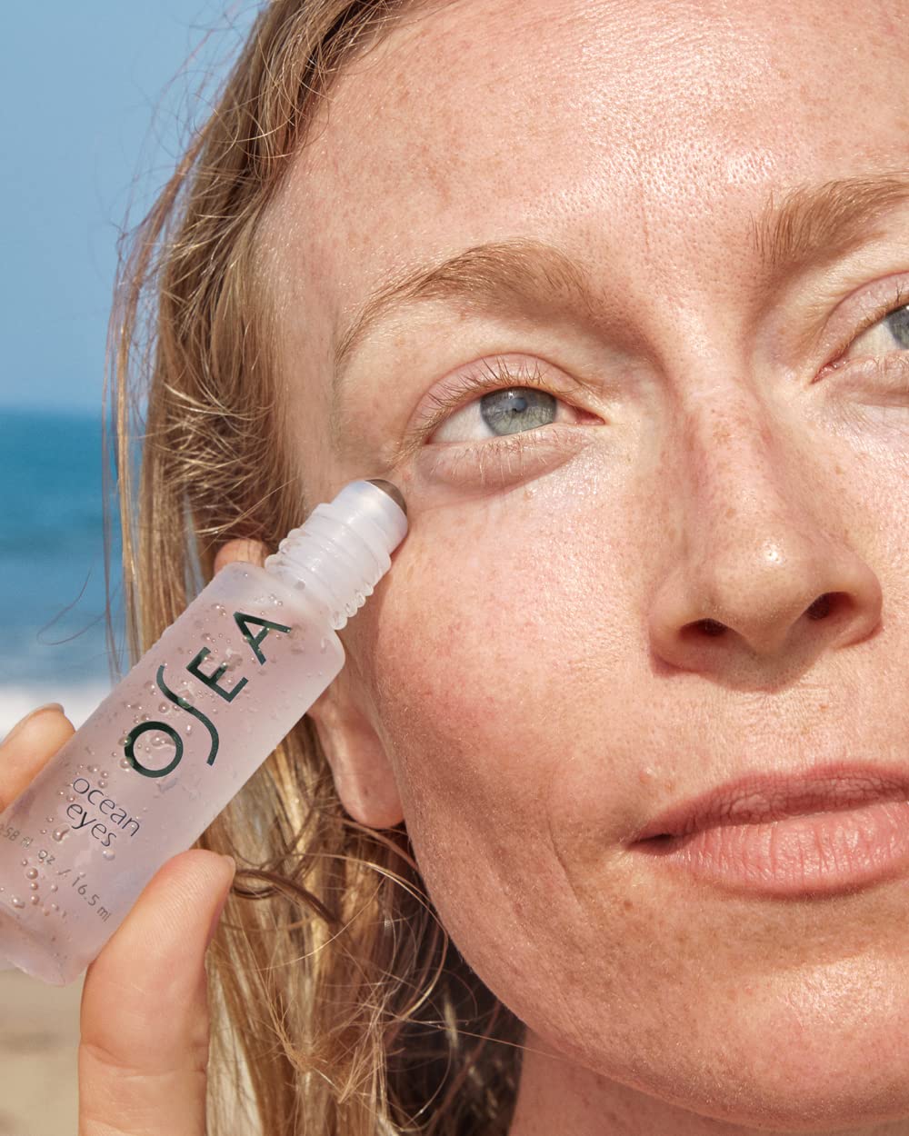 Texture gel hydratant Ocean Eyes d'OSEA, douceur et hydratation prolongée.