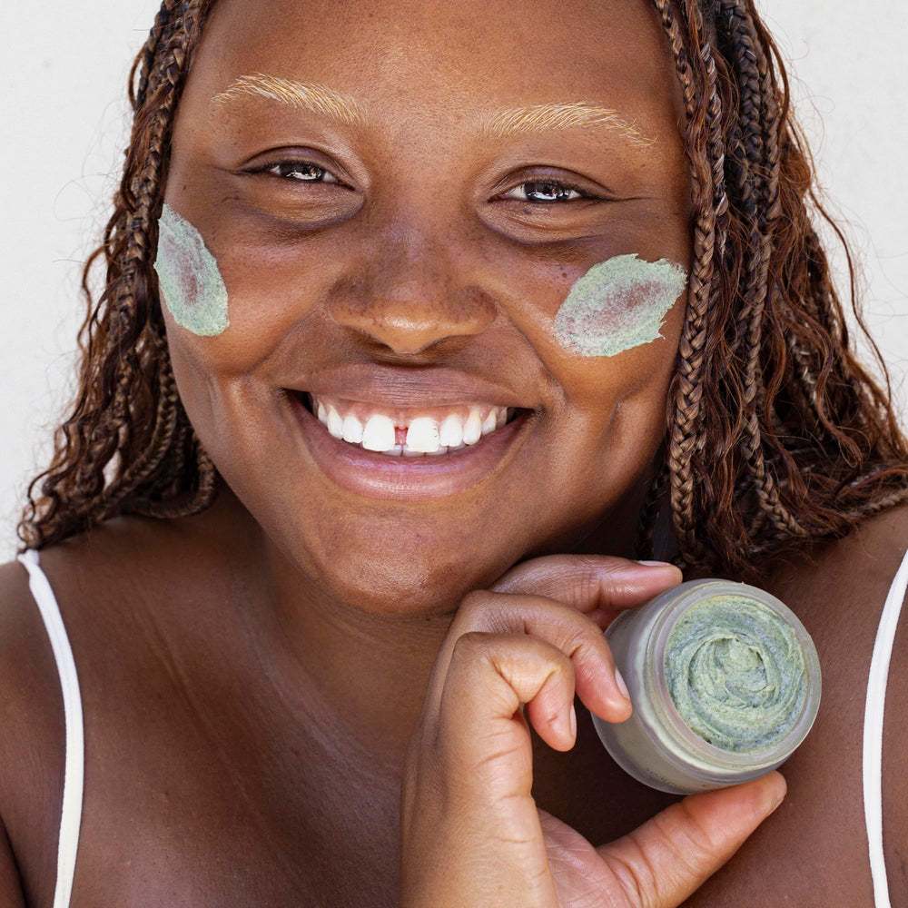 OSEA Seaglow conseil pro exfoliation: alterner avec le sérum nocturne pour éviter sur exfoliation.