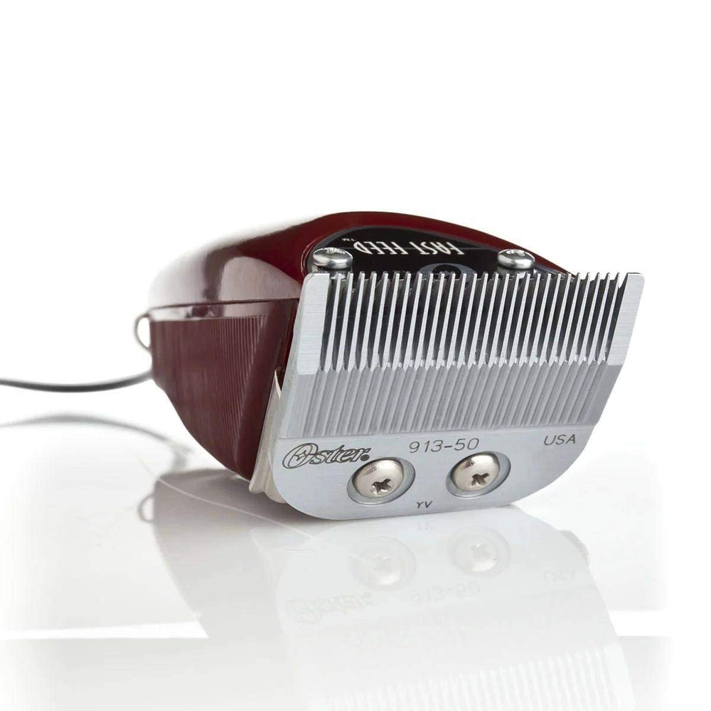 Oster Fast Feed quatre guides-combes inclus pour varier les longueurs.
