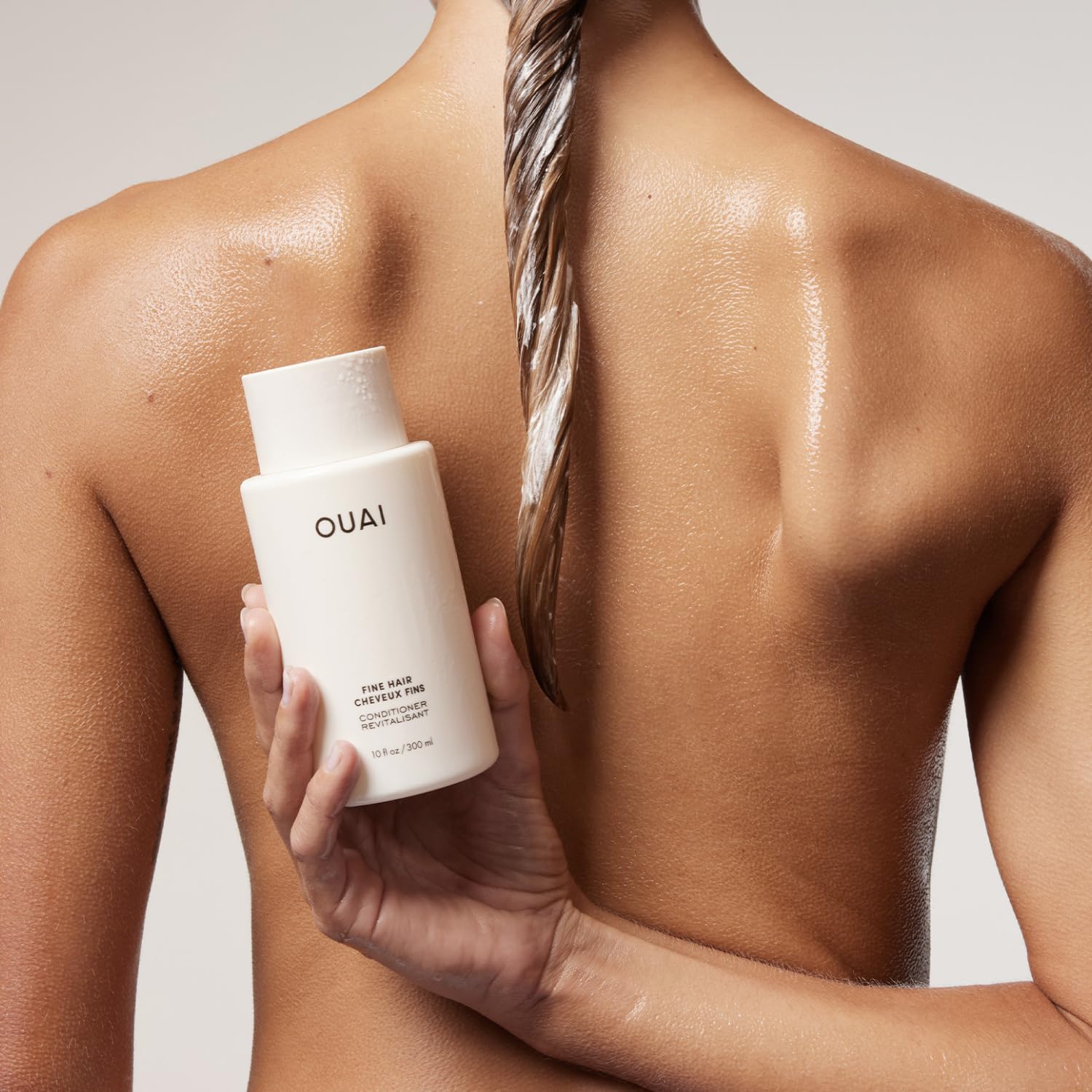 OUAI Conditionneur fins cheveux, application aisée pour un volume quotidien.