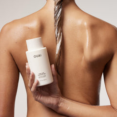 OUAI Conditionneur fins cheveux, application aisée pour un volume quotidien.