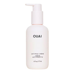 Crème OUAI Anti-Frizz dans sa bouteille, hydratation durable et contrôle des frisottis.