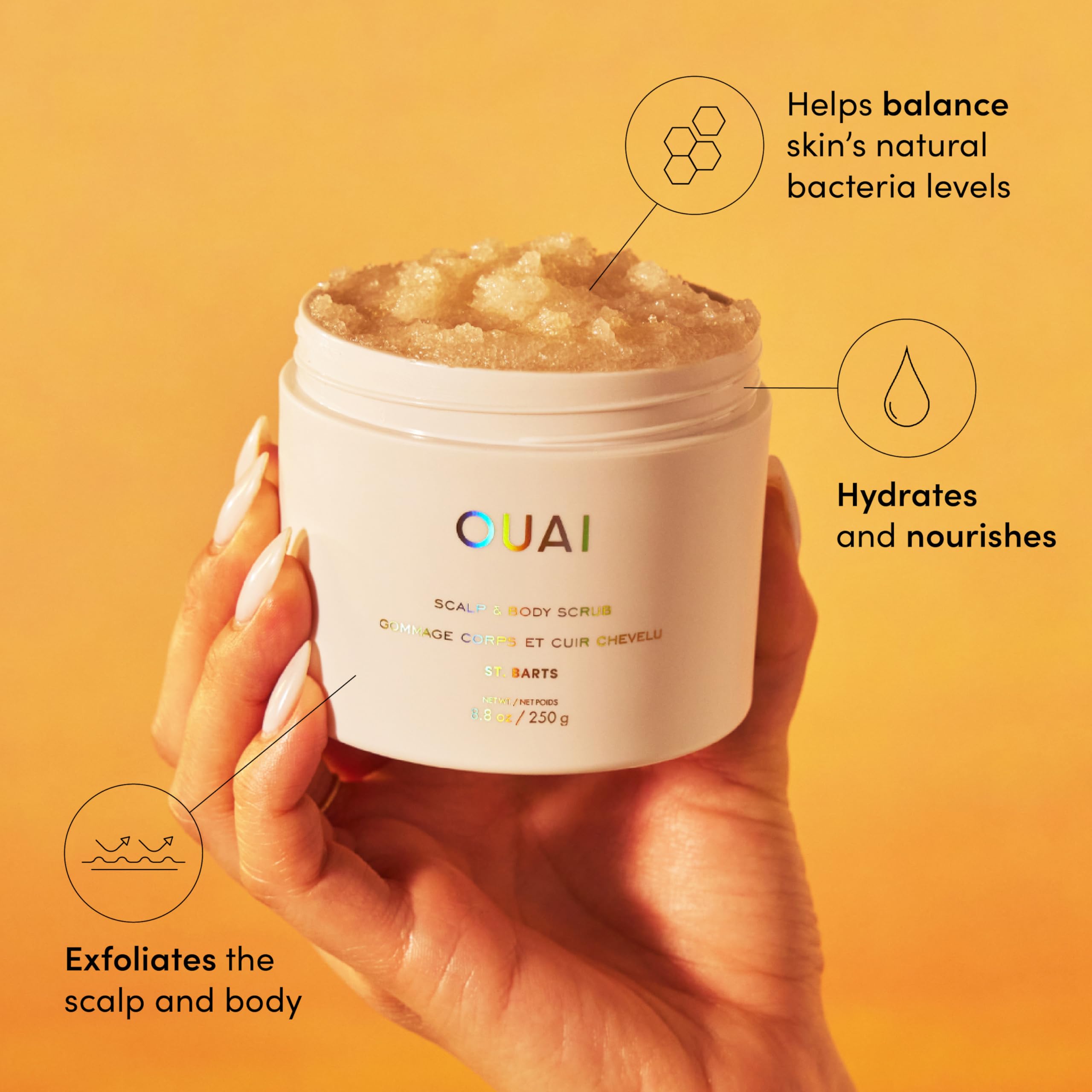 OUAI exfoliant sucre coco : élimine les résidus et laisse la peau douce.