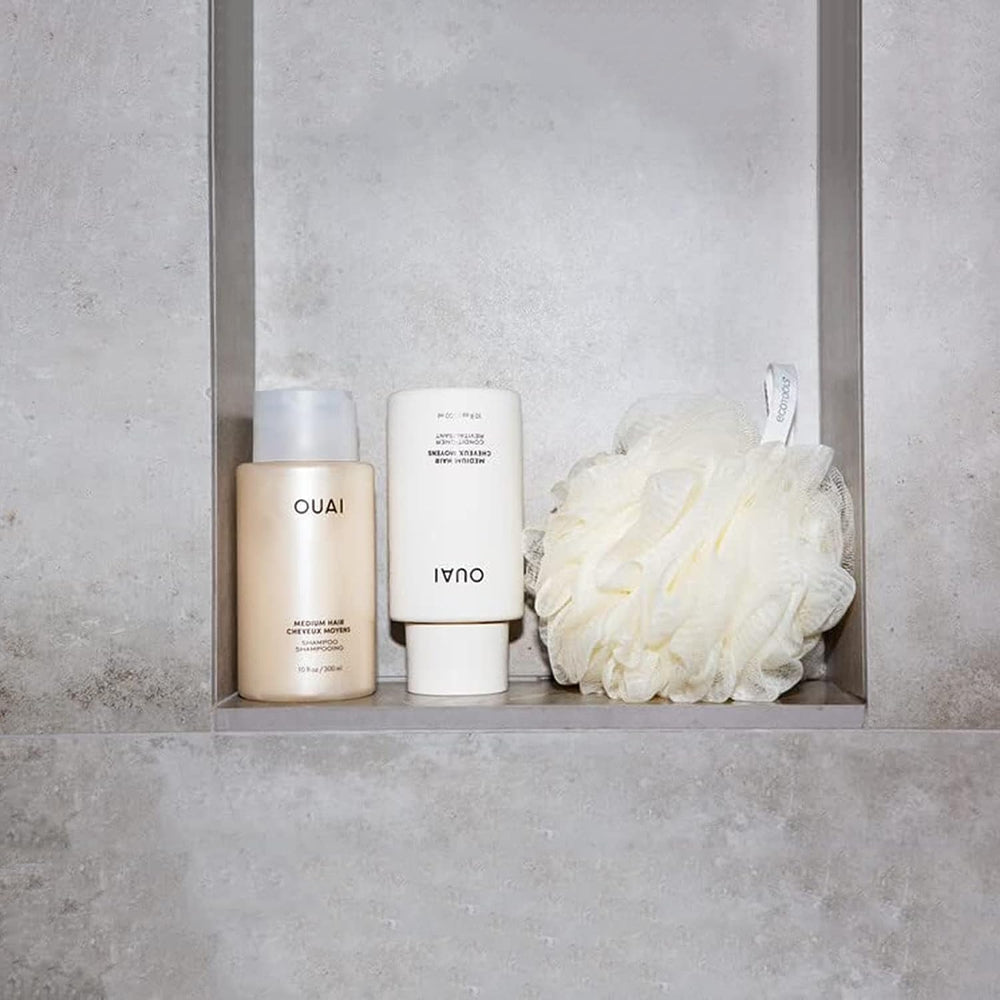 OUAI lutte contre les frisottis: cheveux plus lisses après chaque lavage.