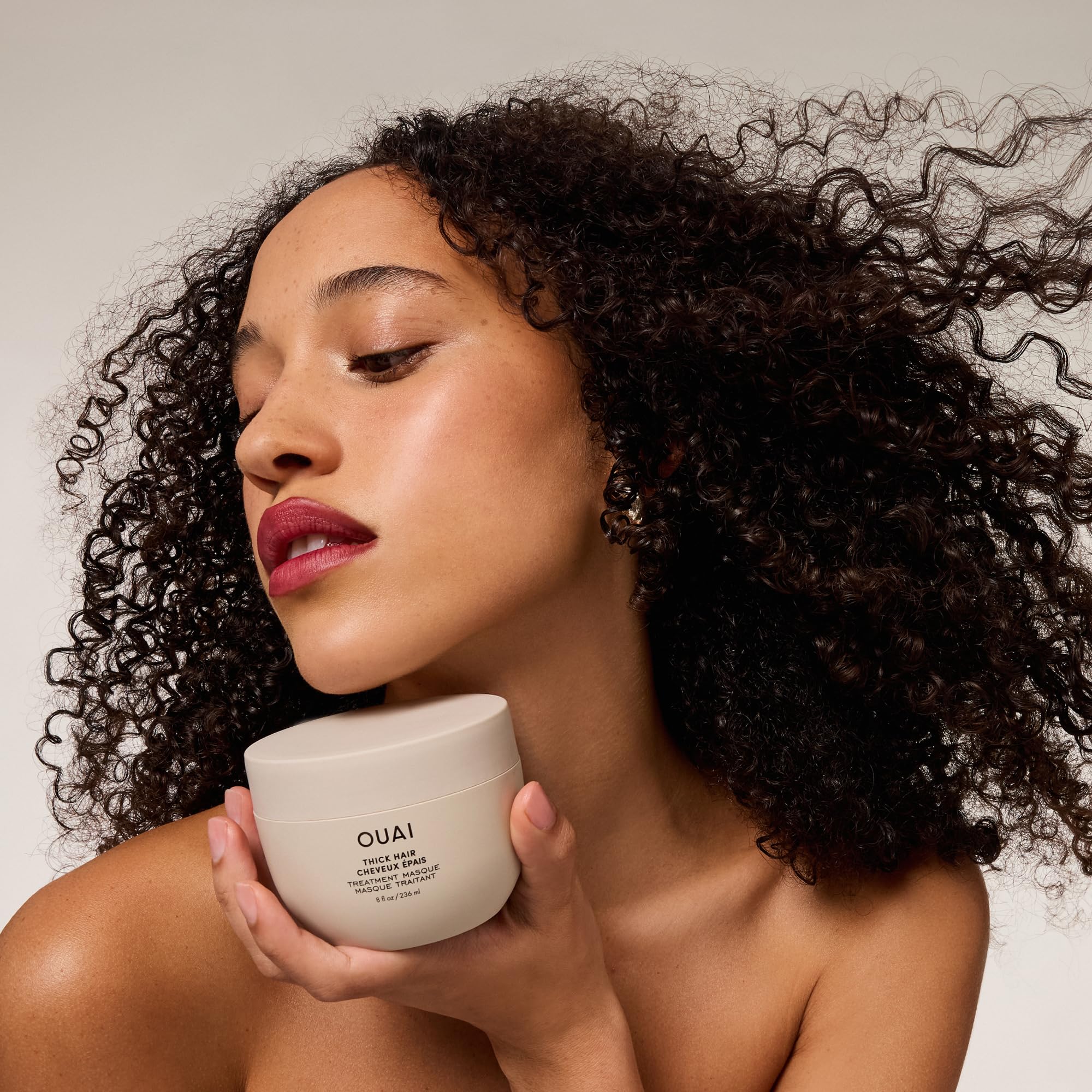 OUAI Masque Cheveux Épais – résultats: cheveux soyeux et mieux domptés.