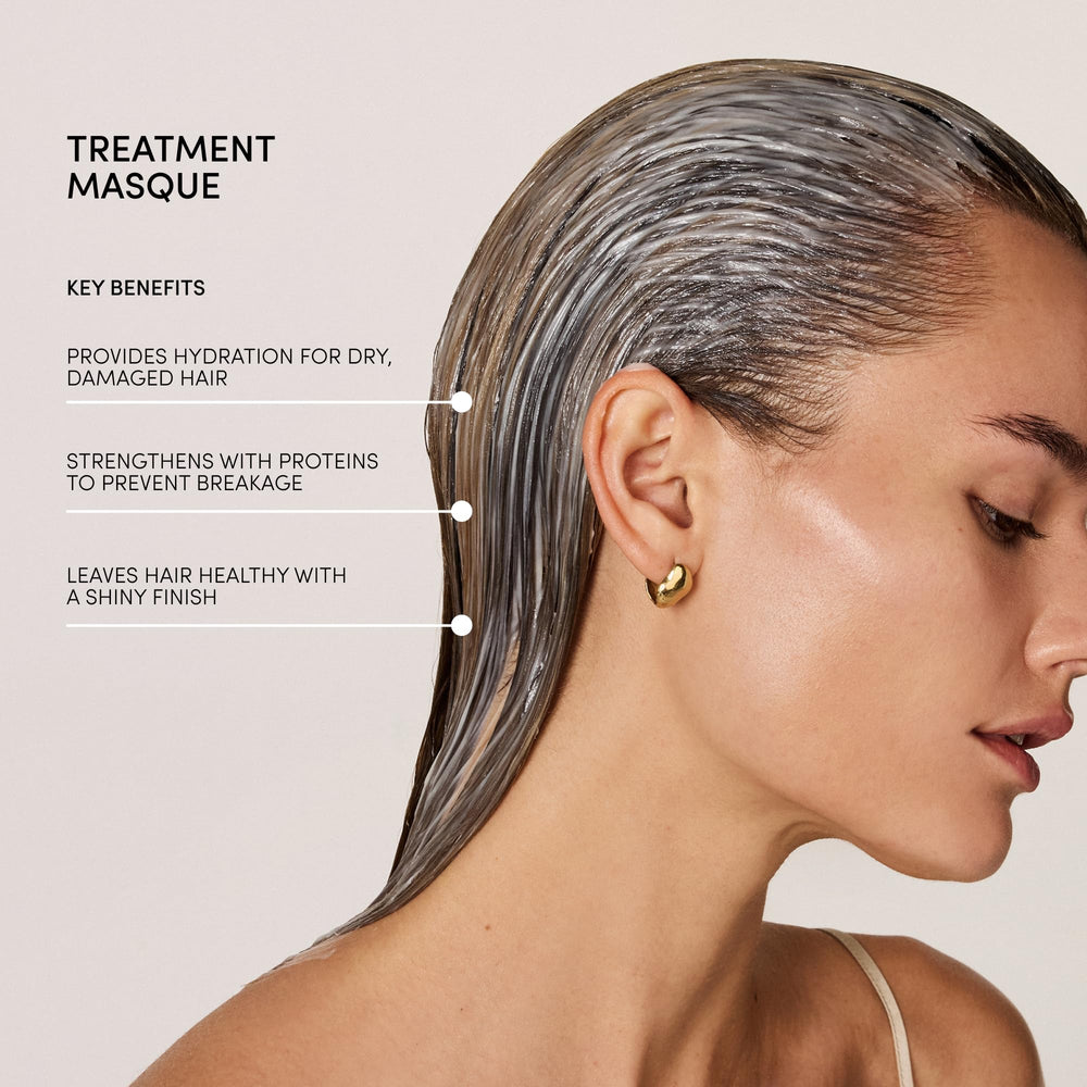 Application du masque OUAI sur cheveux après lavage pendant 5 minutes.