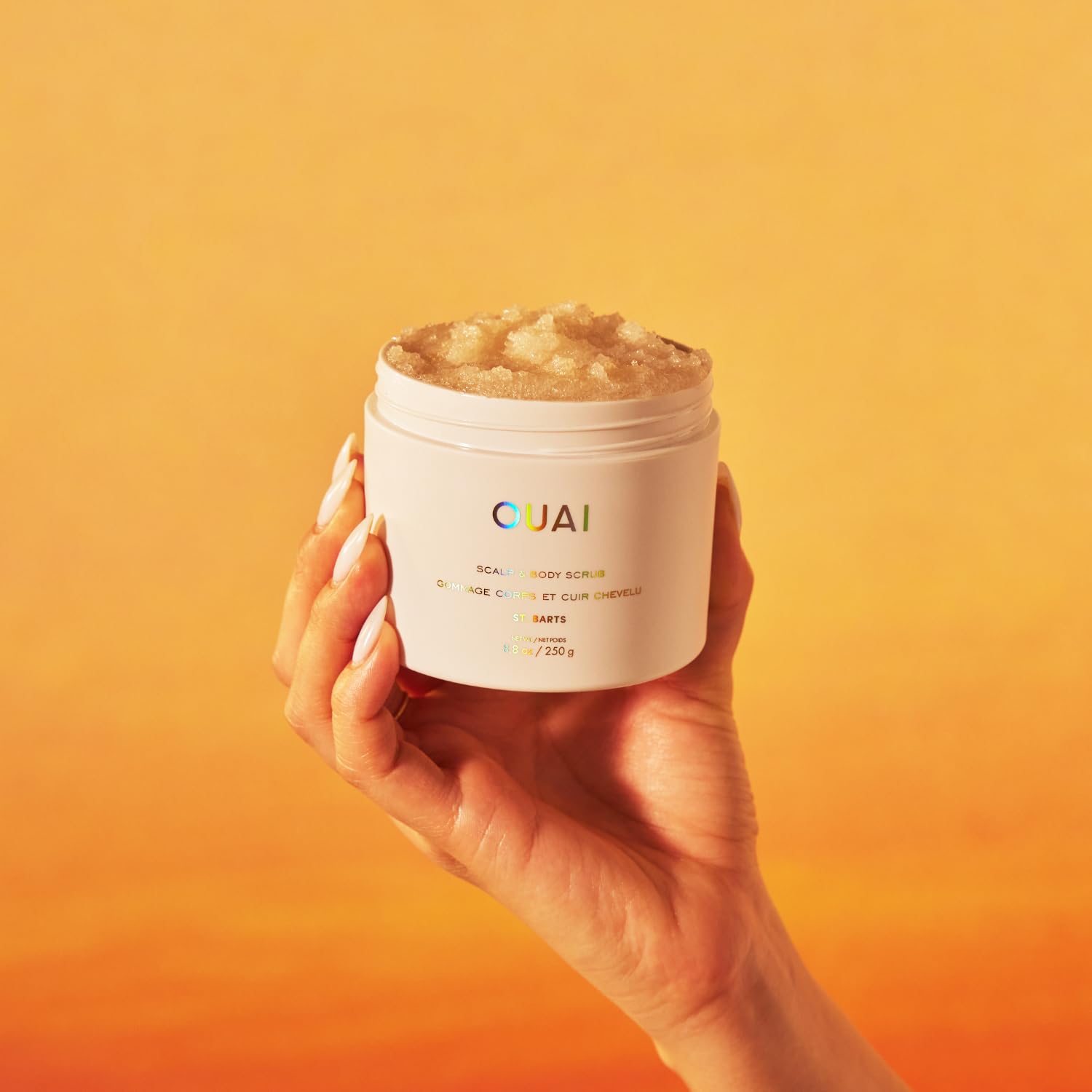 OUAI application en mouvements circulaires : peau plus lisse après utilisation.