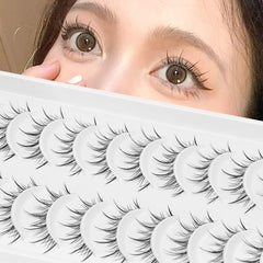 Cils manga OutOpen à bande claire pour un regard net et naturel.