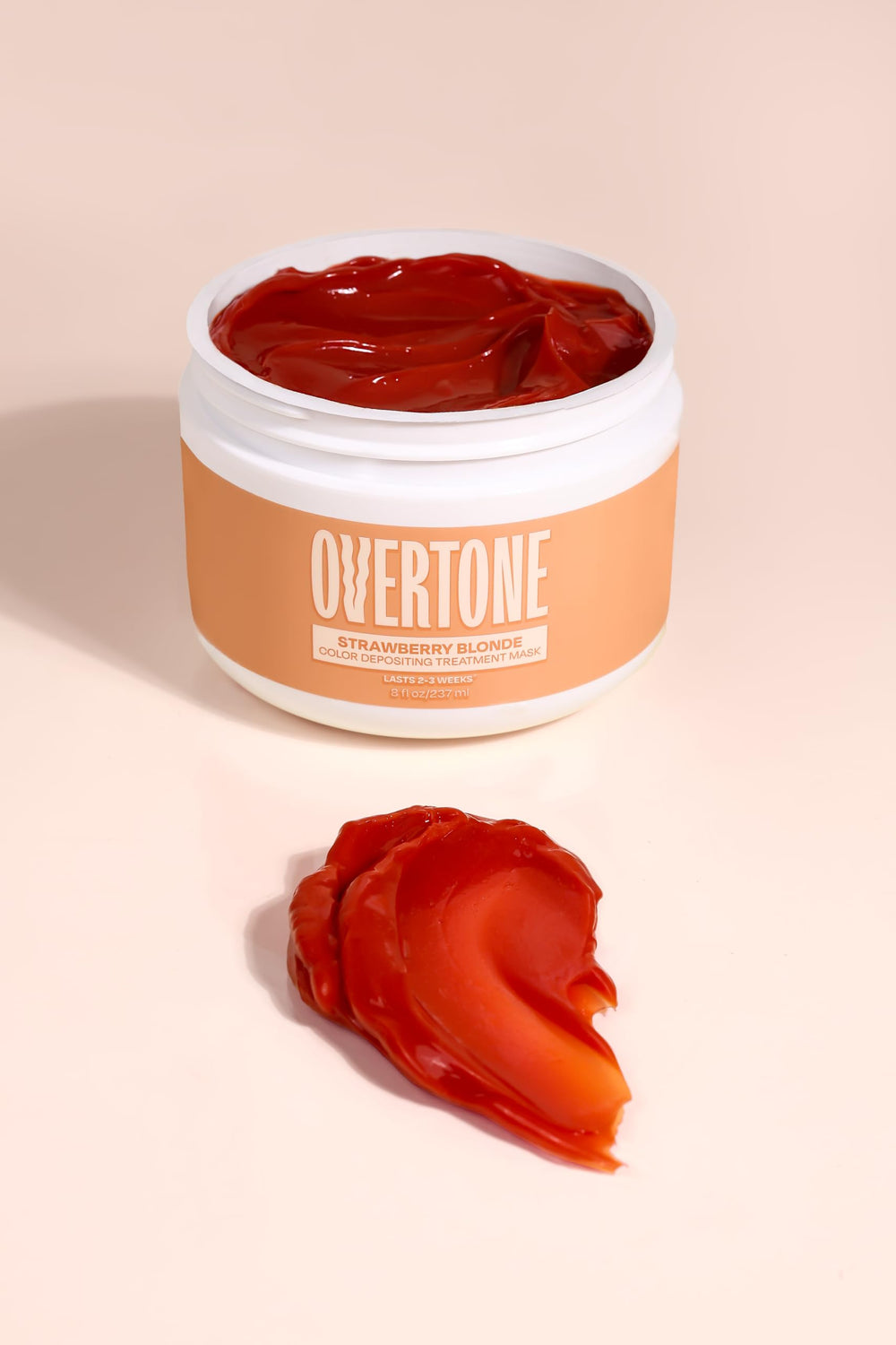 Overtone Blond Fraise – avant/après démontrant la brillance et la nuance.