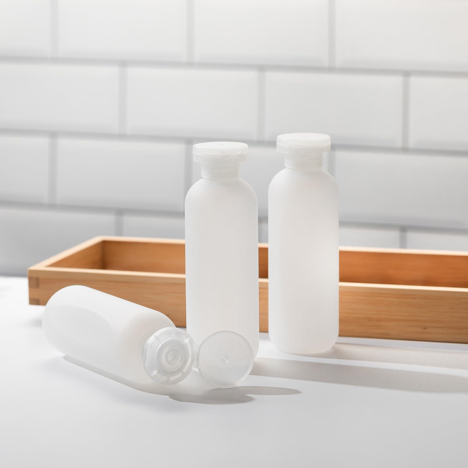 Capacité adaptée pour shampoing et gels, voyage sans fuite.