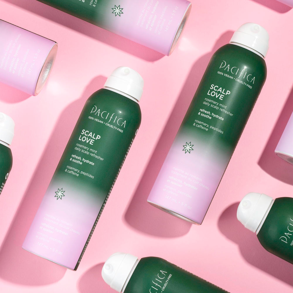 Sensation fraîche procurée par le Sérum Spray Pacífica sur le cuir-chevelu.