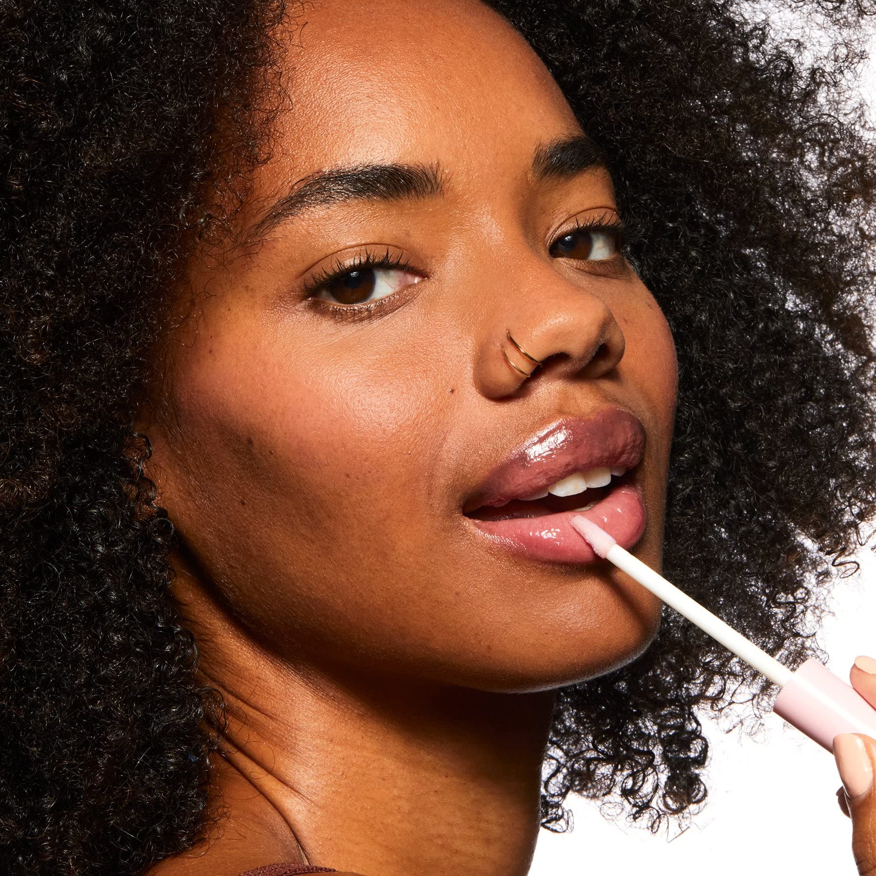 Pacifica Soin lèvres coco vitamine E, texture soyeuse qui nourrit durablement.
