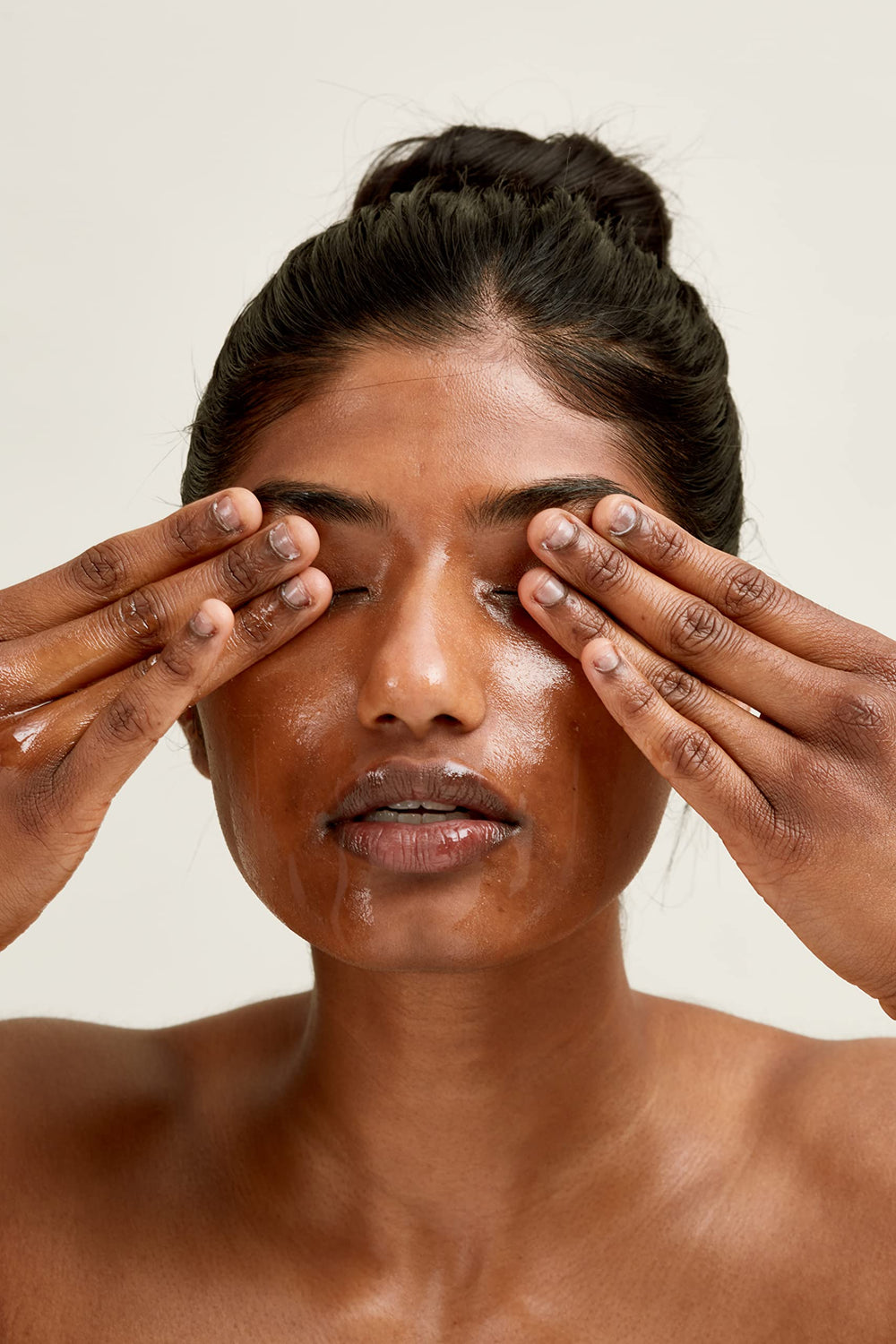 PAI SKINCARE convient à toutes les peaux, même sensibles, nettoyage soyeux à rose musquée
