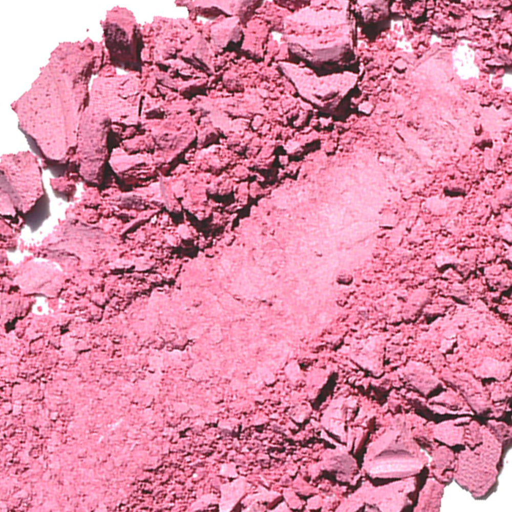Teint naturel et satinage avec Palladio rose-framboise pour un look frais.