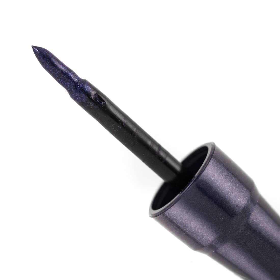 Palladio liner liquide étanche assure une tenue durable sans bavures.