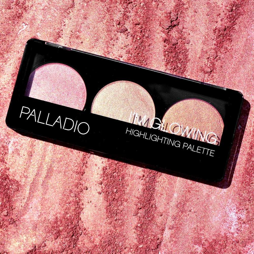 Fard nacré champagne Palladio pour des reflets lumineux du visage.