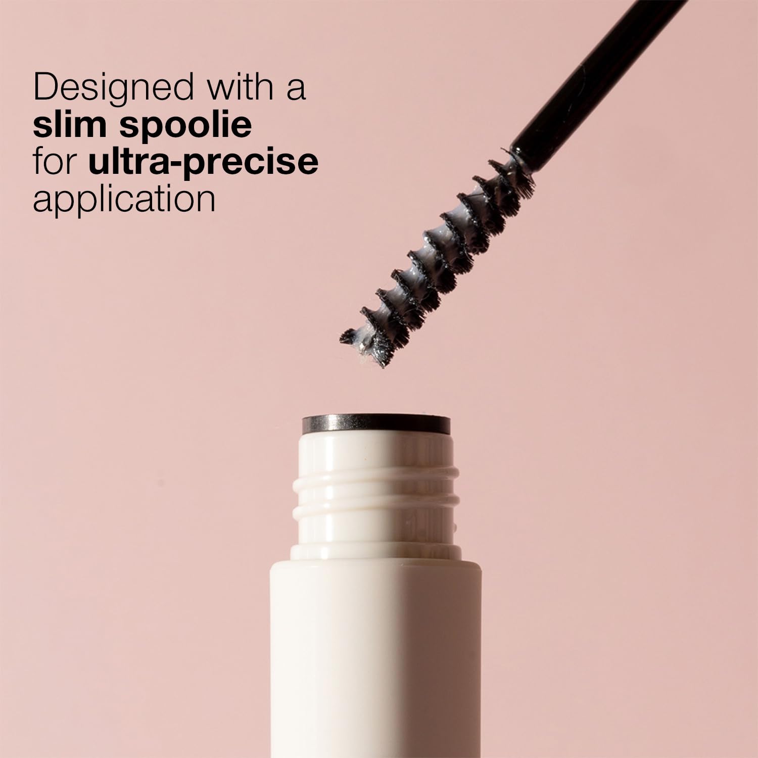 Brosse précision Palladio pour un coiffage sourcils méticuleux.