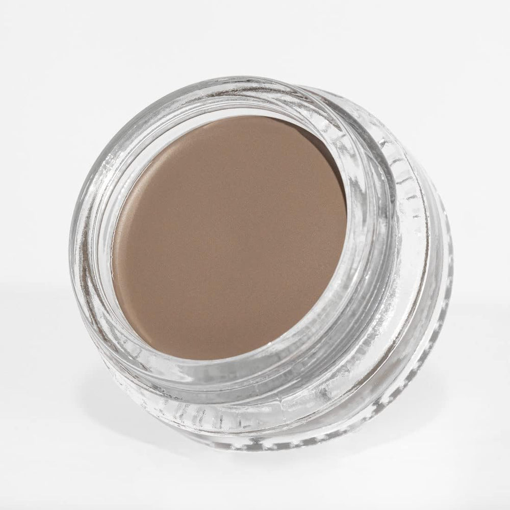 Texture crème Palladio Brow Pomade facile à étaler sur les sourcils.