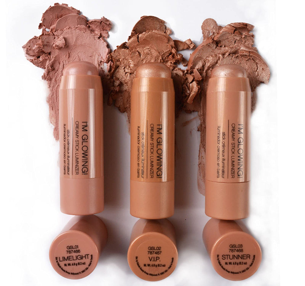 Palladio stick luminiseur crème sur le haut des pommettes pour un éclat frais.