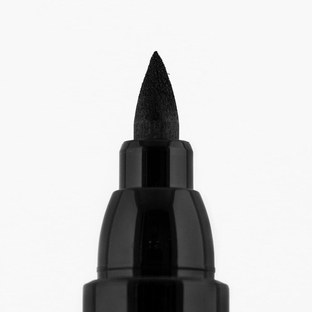 Palladio stylo delineateur extrême audace carbon noir, trait dense en un seul passage.
