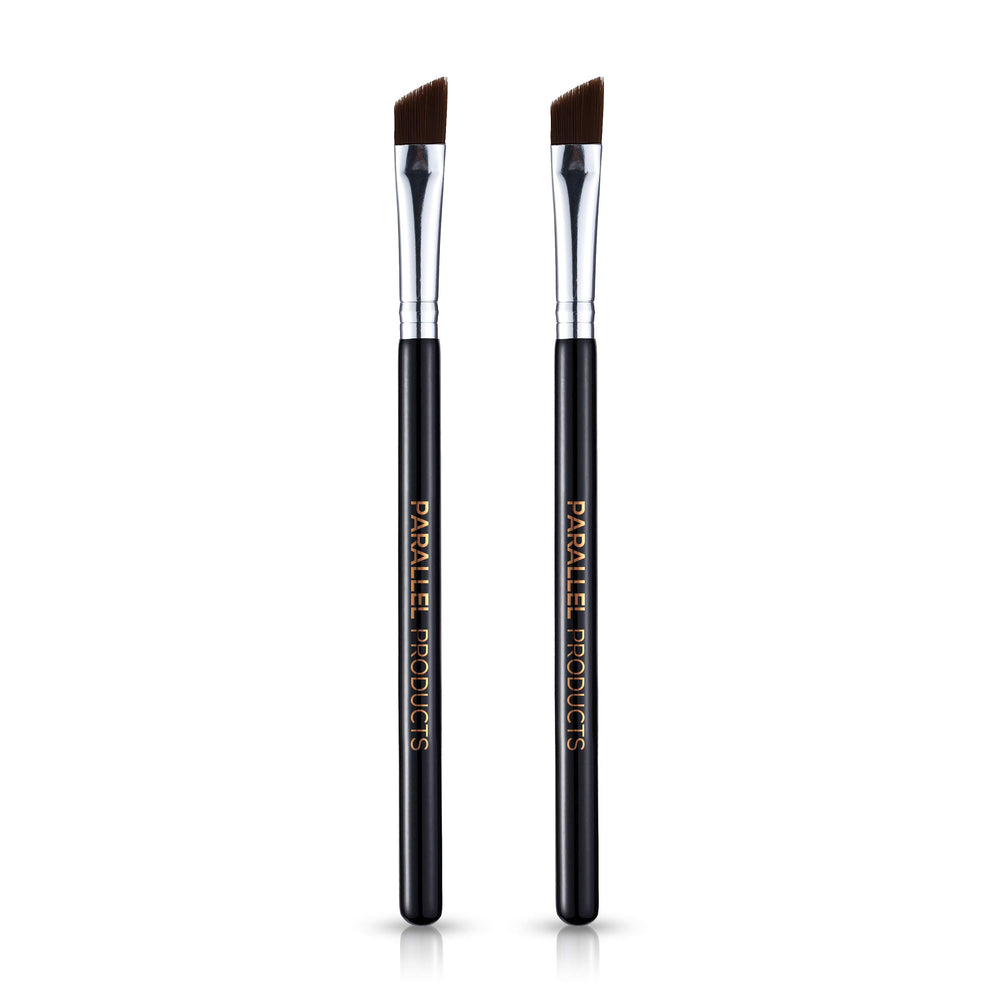 Crème et teinte sur sourcils avec brosse angulee PARALLEL.
