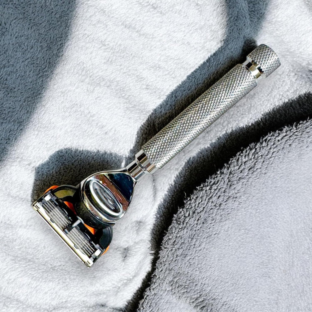 Parker Safety Razor : poignée texturée antidérapante pour une tenue fiable sous l'eau