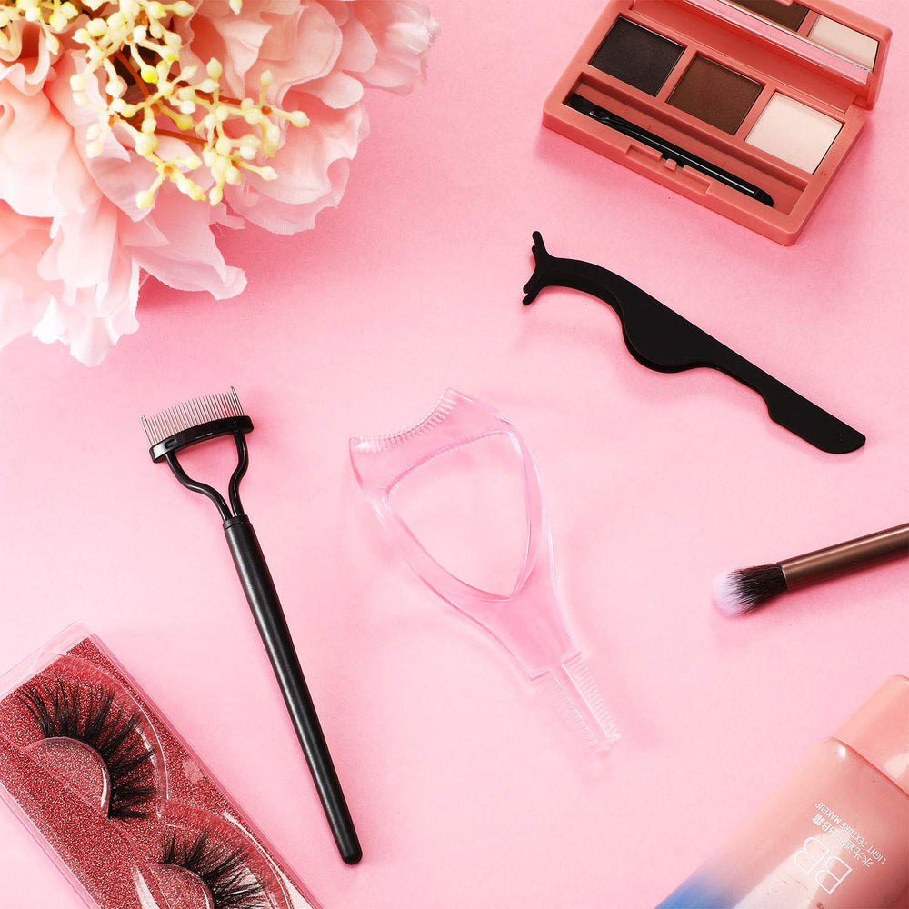 Patelai pinces-extension-cils pour poser ou retirer les faux cils.