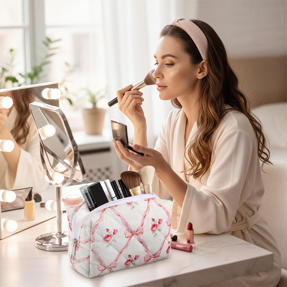 Paterr sac voyage maquillage léger rose, facile à glisser dans le bagage.