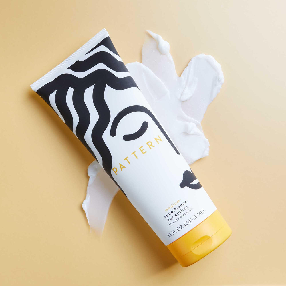 PATTERN Beauté – jojoba et huile d’olive nourrissent les mèches.