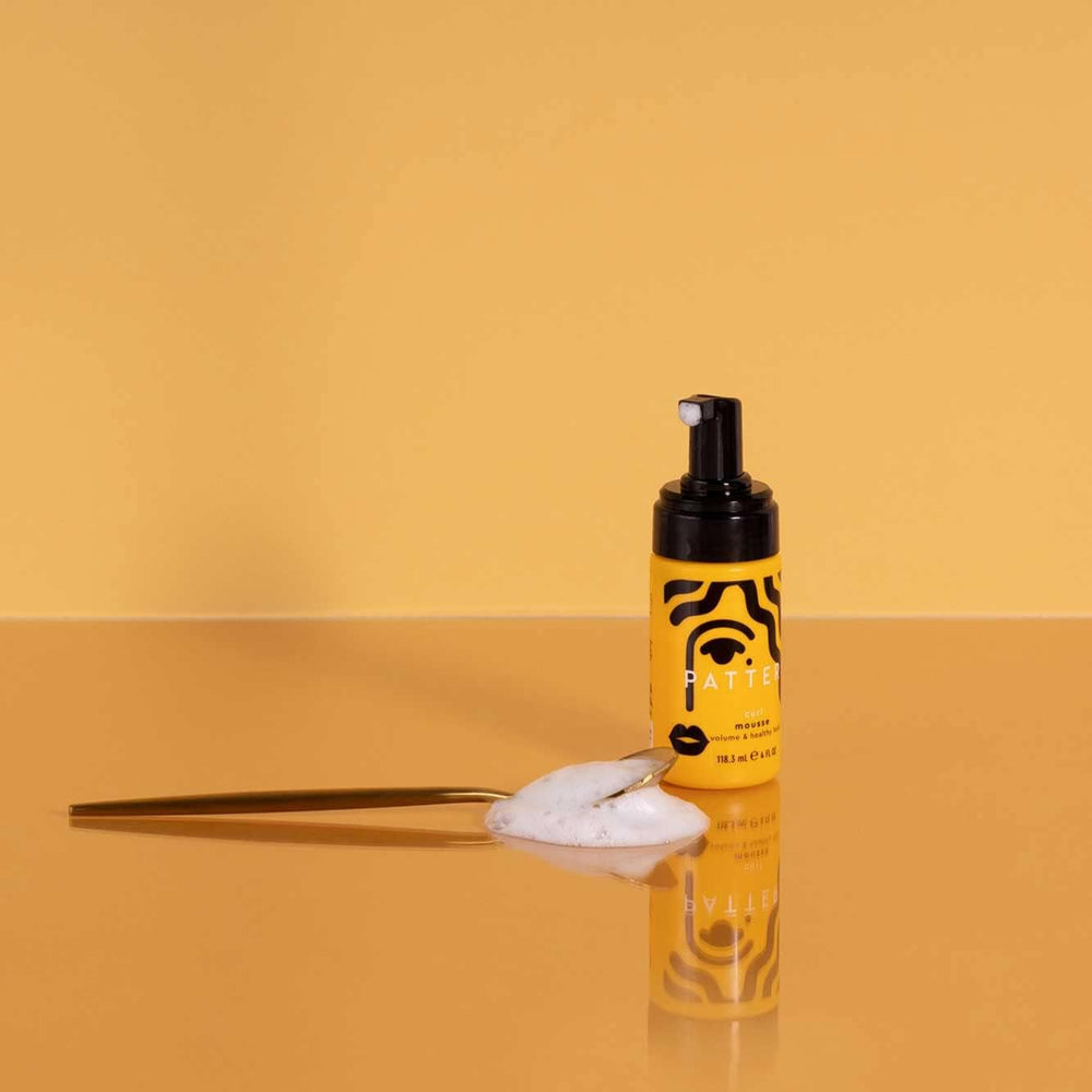PATTERN Beauty Mousse mini: tenue souple sans effet croquant.