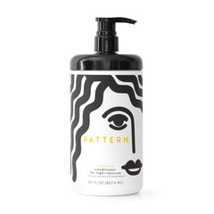 PATTERN Beauty conditionneur intensif dans une bouteille, hydratation profonde pour cheveux bouclés