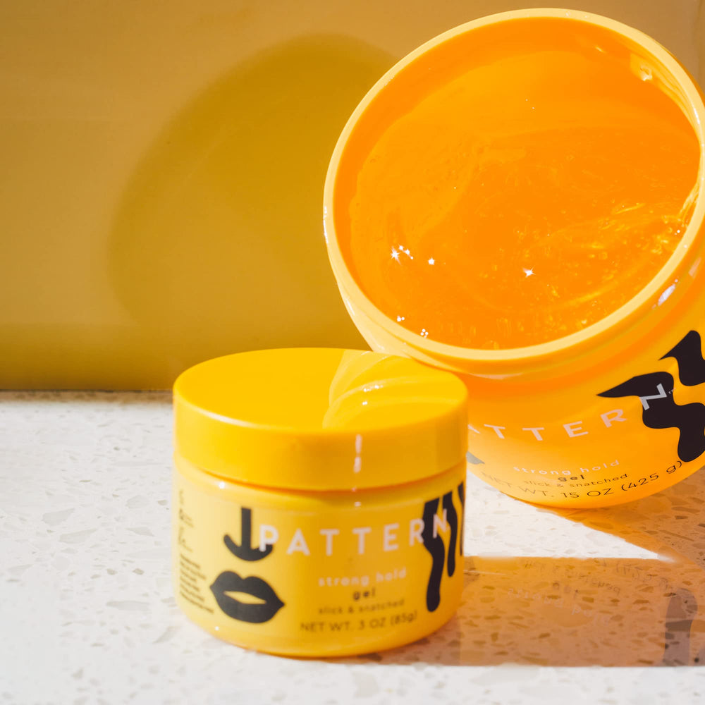 PATTERN Beauty mini gel, enrichi d’algues marines et d’aloe vera pour nourrir les boucles.