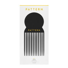 PATTERN Hair Pick poignee ergonomique pour démêlage confortable et précis.